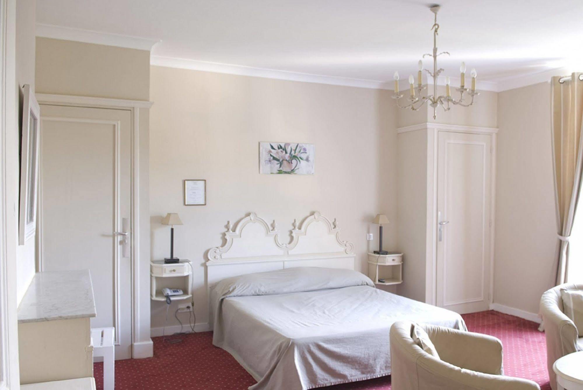Grand Hotel Des Bains Vals-les-Bains Esterno foto